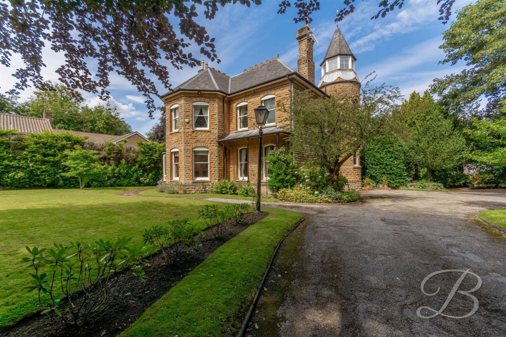 Crow Hill Drive, Mansfield, 7 bedroom, House - Detached